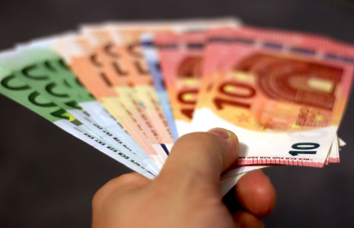 Money and Tipping in Ireland